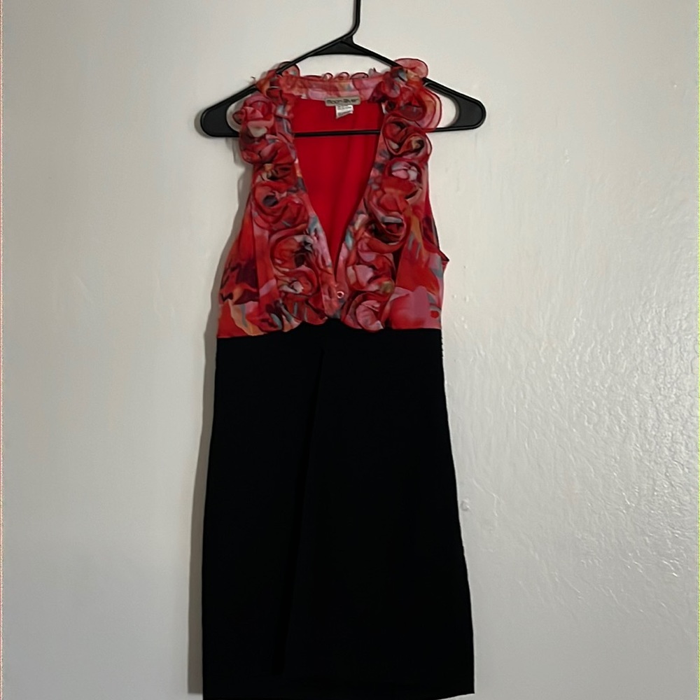 Cute floral dress only been used once size large